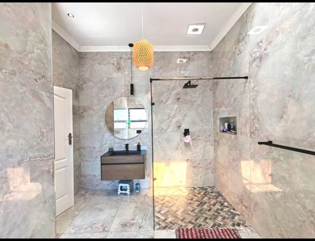 5 BEDROOM HOUSE FOR SALE IN WELGELEGEN